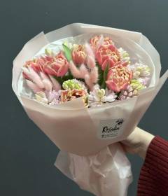 Как подобрать цветы коллеге