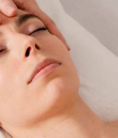 Массаж для подтяжки овала лица