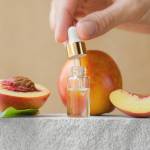  7 полезных свойств персикового масла для кожи, волос, ногтей и организма 