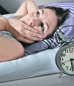 Почему вы просыпаетесь ночью в одно и то же время