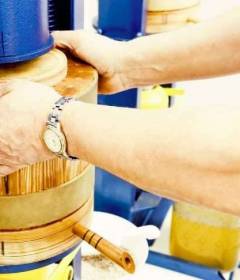 Сыродавленное масло