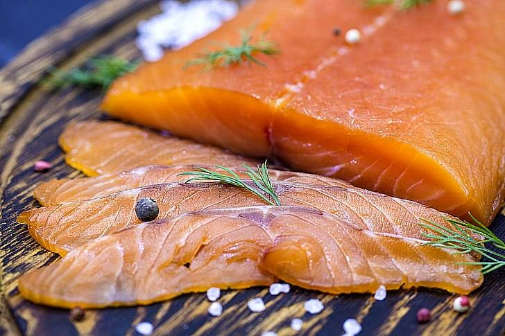 Риски употребления копченого лосося