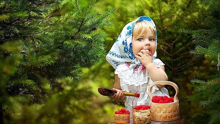 Малина и девочка