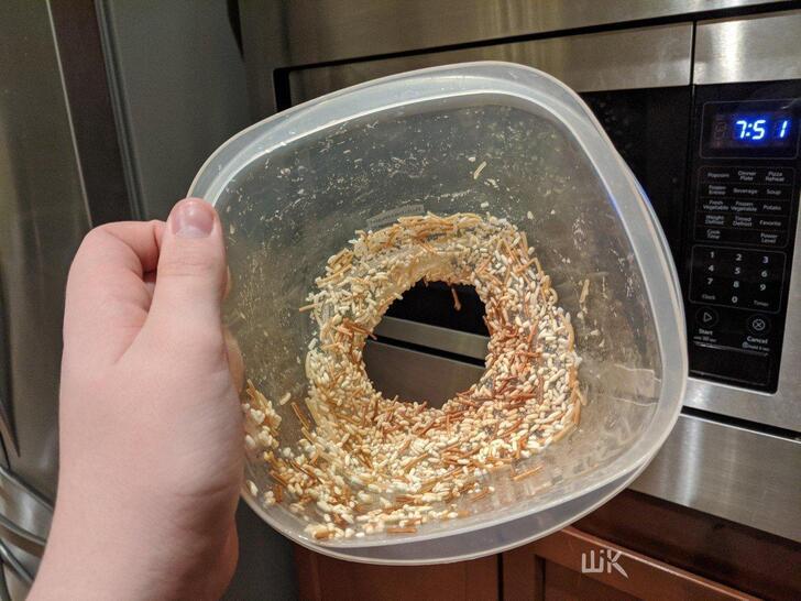 Опасности нагревания некоторых пластиков в микроволновке