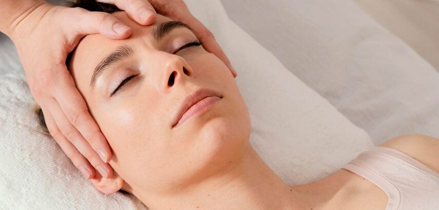 Массаж для подтяжки овала лица