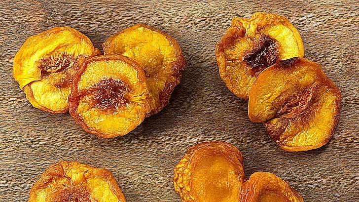 Cушеные и вяленые персики