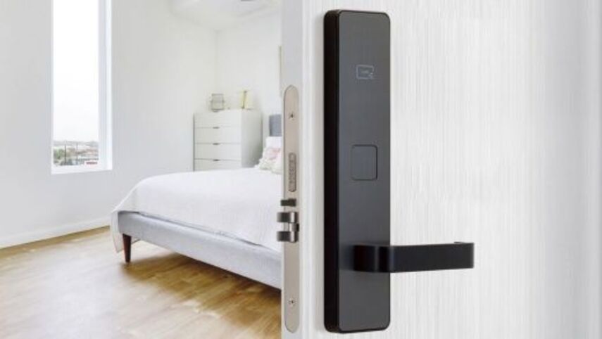 Безопасность и комфорт для самых важных гостей: плюсы электронных замков для семейного отеля