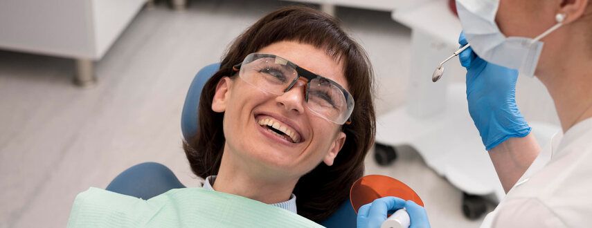 Реабилитация после имплантации зубов: правила ухода и советы врача