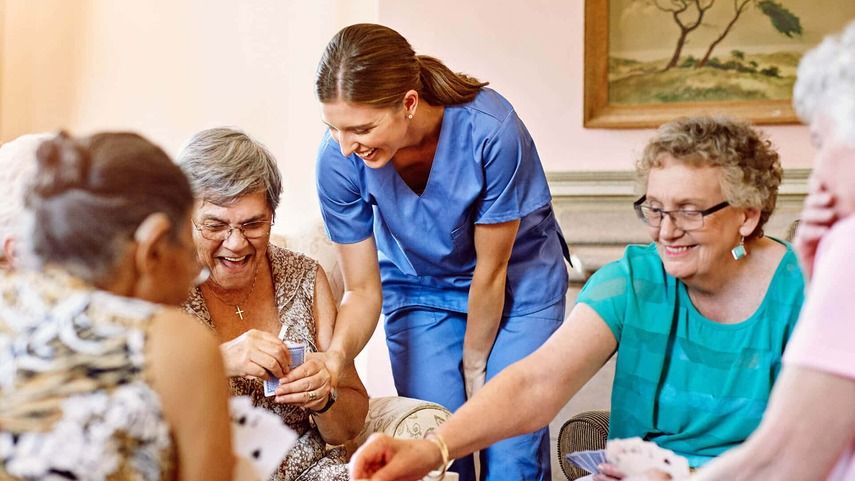 Критерии выбора между пансионатом и домом престарелых