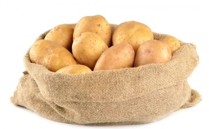 Особенности упаковки сырой картошки в холодильнике