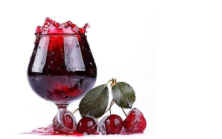 Вишневый сок: 10 полезных свойств, противопоказания и применение